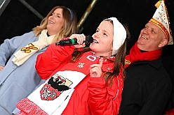 AuftaktNord 2024-11-08 40  Alle unter einer Kappe - die Nordvereine - Begonnen hat der Tag mit der karnevalistischen Messe in der Abteikirche in Duisburg Hamborn. Von dort zogen wir mit den geladen Vereinen zum Rathaus. Wir begleiteten das bunte Programm mit unserer Vorstellung zusammen mit der Kinderprinzencrew. : DVPJ, Holger II, Phil II., Prinz Karneval, Prinz, Prinzessin Mia I., Hofmarschälle, Page, Pagen, Paginnen, HDK, Duisburg, Karneval, Helau, Tollität, Event, Session 2024, Session 2025, HDK Duisburg, Hauptausschuss, Hauptausschuss Karneval Duisburg, Duisburg ist echt
