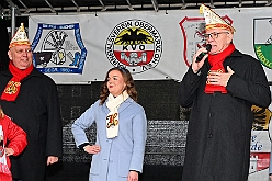 AuftaktNord 2024-11-08 41  Alle unter einer Kappe - die Nordvereine - Begonnen hat der Tag mit der karnevalistischen Messe in der Abteikirche in Duisburg Hamborn. Von dort zogen wir mit den geladen Vereinen zum Rathaus. Wir begleiteten das bunte Programm mit unserer Vorstellung zusammen mit der Kinderprinzencrew. : DVPJ, Holger II, Phil II., Prinz Karneval, Prinz, Prinzessin Mia I., Hofmarschälle, Page, Pagen, Paginnen, HDK, Duisburg, Karneval, Helau, Tollität, Event, Session 2024, Session 2025, HDK Duisburg, Hauptausschuss, Hauptausschuss Karneval Duisburg, Duisburg ist echt