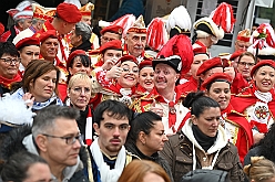 AuftaktNord 2024-11-08 42  Alle unter einer Kappe - die Nordvereine - Begonnen hat der Tag mit der karnevalistischen Messe in der Abteikirche in Duisburg Hamborn. Von dort zogen wir mit den geladen Vereinen zum Rathaus. Wir begleiteten das bunte Programm mit unserer Vorstellung zusammen mit der Kinderprinzencrew. : DVPJ, Holger II, Phil II., Prinz Karneval, Prinz, Prinzessin Mia I., Hofmarschälle, Page, Pagen, Paginnen, HDK, Duisburg, Karneval, Helau, Tollität, Event, Session 2024, Session 2025, HDK Duisburg, Hauptausschuss, Hauptausschuss Karneval Duisburg, Duisburg ist echt