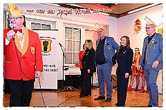 02 Hoppe RGLaar 2024-11-09 02  3 mal Hoppeditz Helau - Erste Station am heutigen Samstagabend das „Restaurant Waldhof“, hier erweckt die 1. KG Baerl den Hoppeditz. Über den Rhein geht es danach  ins „St. Ewald Gemeindehaus“ in Laar. Dort feiert die Rot-Goldenen KG ihren Sessionsauftakt. Von dort führt uns der Weg dann in die City zum „IntercityHotel“. Die Römergarde hat zum Legionsappell der Session geladen. : DVPJ, Holger II, Phil II., Prinz Karneval, Prinz, Prinzessin Mia I., Hofmarschälle, Page, Pagen, Paginnen, HDK, Duisburg, Karneval, Helau, Tollität, Event, Session 2024, Session 2025, HDK Duisburg, Hauptausschuss, Hauptausschuss Karneval Duisburg, Duisburg ist echt