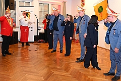 02 Hoppe RGLaar 2024-11-09 06  3 mal Hoppeditz Helau - Erste Station am heutigen Samstagabend das „Restaurant Waldhof“, hier erweckt die 1. KG Baerl den Hoppeditz. Über den Rhein geht es danach  ins „St. Ewald Gemeindehaus“ in Laar. Dort feiert die Rot-Goldenen KG ihren Sessionsauftakt. Von dort führt uns der Weg dann in die City zum „IntercityHotel“. Die Römergarde hat zum Legionsappell der Session geladen. : DVPJ, Holger II, Phil II., Prinz Karneval, Prinz, Prinzessin Mia I., Hofmarschälle, Page, Pagen, Paginnen, HDK, Duisburg, Karneval, Helau, Tollität, Event, Session 2024, Session 2025, HDK Duisburg, Hauptausschuss, Hauptausschuss Karneval Duisburg, Duisburg ist echt