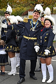 01 Biwak AMaB 2024-11-10 02  Sessionsauftakt im Süden - Den Anfang am Sonntagmorgen mach wir in Buchholz. Auf dem Norbert-Spitzer-Platz eröffnet die KG Alle Mann an Bord - die »Blauen Jungs« 1955 e.V. die Session 2024/25 mit einem Biwak. Ein kleine Zwischenstop führt uns nach Serm. Der dortige Südstern feiert dort das Erwachen des Hoppeditz. Danach wird es dann wieder offiziell beim Biwak in Buchholz. : DVPJ, Holger II, Phil II., Prinz Karneval, Prinz, Prinzessin Mia I., Hofmarschälle, Page, Pagen, Paginnen, HDK, Duisburg, Karneval, Helau, Tollität, Event, Session 2024, Session 2025, HDK Duisburg, Hauptausschuss, Hauptausschuss Karneval Duisburg, Duisburg ist echt