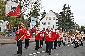 01 Biwak AMaB 2024-11-10 12  Sessionsauftakt im Süden - Den Anfang am Sonntagmorgen mach wir in Buchholz. Auf dem Norbert-Spitzer-Platz eröffnet die KG Alle Mann an Bord - die »Blauen Jungs« 1955 e.V. die Session 2024/25 mit einem Biwak. Ein kleine Zwischenstop führt uns nach Serm. Der dortige Südstern feiert dort das Erwachen des Hoppeditz. Danach wird es dann wieder offiziell beim Biwak in Buchholz. : DVPJ, Holger II, Phil II., Prinz Karneval, Prinz, Prinzessin Mia I., Hofmarschälle, Page, Pagen, Paginnen, HDK, Duisburg, Karneval, Helau, Tollität, Event, Session 2024, Session 2025, HDK Duisburg, Hauptausschuss, Hauptausschuss Karneval Duisburg, Duisburg ist echt