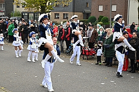 01 Biwak AMaB 2024-11-10 17  Sessionsauftakt im Süden - Den Anfang am Sonntagmorgen mach wir in Buchholz. Auf dem Norbert-Spitzer-Platz eröffnet die KG Alle Mann an Bord - die »Blauen Jungs« 1955 e.V. die Session 2024/25 mit einem Biwak. Ein kleine Zwischenstop führt uns nach Serm. Der dortige Südstern feiert dort das Erwachen des Hoppeditz. Danach wird es dann wieder offiziell beim Biwak in Buchholz. : DVPJ, Holger II, Phil II., Prinz Karneval, Prinz, Prinzessin Mia I., Hofmarschälle, Page, Pagen, Paginnen, HDK, Duisburg, Karneval, Helau, Tollität, Event, Session 2024, Session 2025, HDK Duisburg, Hauptausschuss, Hauptausschuss Karneval Duisburg, Duisburg ist echt