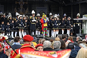 01 Biwak AMaB 2024-11-10 25  Sessionsauftakt im Süden - Den Anfang am Sonntagmorgen mach wir in Buchholz. Auf dem Norbert-Spitzer-Platz eröffnet die KG Alle Mann an Bord - die »Blauen Jungs« 1955 e.V. die Session 2024/25 mit einem Biwak. Ein kleine Zwischenstop führt uns nach Serm. Der dortige Südstern feiert dort das Erwachen des Hoppeditz. Danach wird es dann wieder offiziell beim Biwak in Buchholz. : DVPJ, Holger II, Phil II., Prinz Karneval, Prinz, Prinzessin Mia I., Hofmarschälle, Page, Pagen, Paginnen, HDK, Duisburg, Karneval, Helau, Tollität, Event, Session 2024, Session 2025, HDK Duisburg, Hauptausschuss, Hauptausschuss Karneval Duisburg, Duisburg ist echt