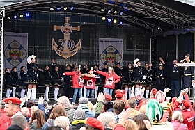 03 Biwak AMaB 2024-11-10 05  Sessionsauftakt im Süden - Den Anfang am Sonntagmorgen mach wir in Buchholz. Auf dem Norbert-Spitzer-Platz eröffnet die KG Alle Mann an Bord - die »Blauen Jungs« 1955 e.V. die Session 2024/25 mit einem Biwak. Ein kleine Zwischenstop führt uns nach Serm. Der dortige Südstern feiert dort das Erwachen des Hoppeditz. Danach wird es dann wieder offiziell beim Biwak in Buchholz. : DVPJ, Holger II, Phil II., Prinz Karneval, Prinz, Prinzessin Mia I., Hofmarschälle, Page, Pagen, Paginnen, HDK, Duisburg, Karneval, Helau, Tollität, Event, Session 2024, Session 2025, HDK Duisburg, Hauptausschuss, Hauptausschuss Karneval Duisburg, Duisburg ist echt