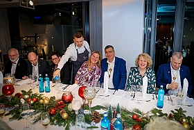 Gruendungsfest CDC 2024-11-15 04  Wir, die „Roten Funken“ - Am Freitagabend, 15 November traf sich unser „Corps de Chevaliers zum Gründungsfest in der „Küppersmühle“ im Innenhafen. : DVPJ, Holger II, Phil II., Prinz Karneval, Prinz, Prinzessin Mia I., Hofmarschälle, Page, Pagen, Paginnen, HDK, Duisburg, Karneval, Helau, Tollität, Event, Session 2024, Session 2025, HDK Duisburg, Hauptausschuss, Hauptausschuss Karneval Duisburg, Duisburg ist echt