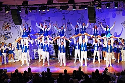 02 Auftaksitz AMaB 2024-11-16 13  Bei der Bürgergarde und den „Blauen Jungs“ - Besuch des 1.Feldlagers der Bürgergarde der Stadt Duisburg im „Haus Kaiserberg“, dem Standquartier der Garde. Den Abend verbrachten wir dann in der Aula vom R.-u.-M.-Mannesmann-Gymnasium, dort veranstaltete die KG Alle Mann an Bord ihre traditionelle Auftaktsitzung. : DVPJ, Holger II, Phil II., Prinz Karneval, Prinz, Prinzessin Mia I., Hofmarschälle, Page, Pagen, Paginnen, HDK, Duisburg, Karneval, Helau, Tollität, Event, Session 2024, Session 2025, HDK Duisburg, Hauptausschuss, Hauptausschuss Karneval Duisburg, Duisburg ist echt