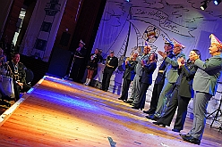 02 Auftaksitz AMaB 2024-11-16 24  Bei der Bürgergarde und den „Blauen Jungs“ - Besuch des 1.Feldlagers der Bürgergarde der Stadt Duisburg im „Haus Kaiserberg“, dem Standquartier der Garde. Den Abend verbrachten wir dann in der Aula vom R.-u.-M.-Mannesmann-Gymnasium, dort veranstaltete die KG Alle Mann an Bord ihre traditionelle Auftaktsitzung. : DVPJ, Holger II, Phil II., Prinz Karneval, Prinz, Prinzessin Mia I., Hofmarschälle, Page, Pagen, Paginnen, HDK, Duisburg, Karneval, Helau, Tollität, Event, Session 2024, Session 2025, HDK Duisburg, Hauptausschuss, Hauptausschuss Karneval Duisburg, Duisburg ist echt