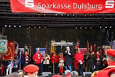 Auftakt HDK 2024-11-16 35  Samstag, 25. Mai 2024 - DAuftakt Hauptausschuss 2024-2025 -  Bei trockenem Novemberwetter zieht der Umzug mit den Gesellschaften über die Königstraße, vorbei am Weihnachtsmarkt, zum Burgplatz vor dem Rathaus. Nachdem der Hoppeditz erwacht ist startet das bunte Programm, gestaltet mit den angeschlossenen Gesellschaften. : DVPJ, Holger II, Phil II., Prinz Karneval, Prinz, Prinzessin Mia I., Hofmarschälle, Page, Pagen, Paginnen, HDK, Duisburg, Karneval, Helau, Tollität, Event, Session 2024, Session 2025, HDK Duisburg, Hauptausschuss, Hauptausschuss Karneval Duisburg, Duisburg ist echt