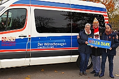 Auftakt HDK 2024-11-16 41  Samstag, 25. Mai 2024 - DAuftakt Hauptausschuss 2024-2025 -  Bei trockenem Novemberwetter zieht der Umzug mit den Gesellschaften über die Königstraße, vorbei am Weihnachtsmarkt, zum Burgplatz vor dem Rathaus. Nachdem der Hoppeditz erwacht ist startet das bunte Programm, gestaltet mit den angeschlossenen Gesellschaften. : DVPJ, Holger II, Phil II., Prinz Karneval, Prinz, Prinzessin Mia I., Hofmarschälle, Page, Pagen, Paginnen, HDK, Duisburg, Karneval, Helau, Tollität, Event, Session 2024, Session 2025, HDK Duisburg, Hauptausschuss, Hauptausschuss Karneval Duisburg, Duisburg ist echt