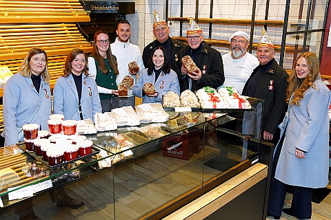 Auftakt HDK 2024-11-16 03  Das Prinzenbrot 2025 - Auch der des. Prinz Holger II. lässt ein Prinzenbrot backen. Im letzten Jahr hat die Bäckerei und Konditorei „Vormann“ die Tradition vom Bäcker „ZIBO“, Thomas Zimmermann, erstmalig übernommen und führt sie in diesem Jahr fort. : DVPJ, Holger II, Phil II., Prinz Karneval, Prinz, Prinzessin Mia I., Hofmarschälle, Page, Pagen, Paginnen, HDK, Duisburg, Karneval, Helau, Tollität, Event, Session 2024, Session 2025, HDK Duisburg, Hauptausschuss, Hauptausschuss Karneval Duisburg, Duisburg ist echt