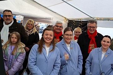04 Gardegluehen PG  2024-12-08 02  Ho, ho, ho… - Am Nikolaustag waren wir Gäste beim Stammtisch der Prinzengarde Duisburg im Coupe 1900 in Großenbaum. Samstags besuchten wir zuerst den Adventsbasar der Stadtgarde Rot-Weiss. Am Abend stand im IntercityHotel dann Weihnachtsfeier der Roten Funken auf dem Plan. Sonntags rundete das „Garde glühen“ der Prinzengarde an ihrem Archiv das weihnachtliche Wochenende ab. : DVPJ, Holger II, Phil II., Prinz Karneval, Prinz, Prinzessin Mia I., Hofmarschälle, Page, Pagen, Paginnen, HDK, Duisburg, Karneval, Helau, Tollität, Event, Session 2024, Session 2025, HDK Duisburg, Hauptausschuss, Hauptausschuss Karneval Duisburg, Duisburg ist echt