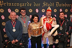 88JahrePrinzengarde 2025- 01-14 05  Galaabend zum Jubiläum - „Fastelovend“ im Steinhof. Die Prinzengarde feierte ihr 88-jähriges Bestehen mit einem rauschendem Galaabend im  Kultur- und Bürgerzentrum Duisburg-Süd „Steinhof“ Huckingen und die kölner Karnevalgrößen gaben sich die Klinke in die Hand. : DVPJ, Holger II, Phil II., Prinz Karneval, Prinz, Prinzessin Mia I., Hofmarschälle, Page, Pagen, Paginnen, HDK, Duisburg, Karneval, Helau, Tollität, Event, Session 2024, Session 2025, HDK Duisburg, Hauptausschuss, Hauptausschuss Karneval Duisburg, Duisburg ist echt