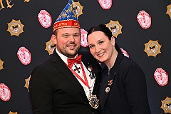 88JahrePrinzengarde 2025- 01-14 21  Galaabend zum Jubiläum - „Fastelovend“ im Steinhof. Die Prinzengarde feierte ihr 88-jähriges Bestehen mit einem rauschendem Galaabend im  Kultur- und Bürgerzentrum Duisburg-Süd „Steinhof“ Huckingen und die kölner Karnevalgrößen gaben sich die Klinke in die Hand. : DVPJ, Holger II, Phil II., Prinz Karneval, Prinz, Prinzessin Mia I., Hofmarschälle, Page, Pagen, Paginnen, HDK, Duisburg, Karneval, Helau, Tollität, Event, Session 2024, Session 2025, HDK Duisburg, Hauptausschuss, Hauptausschuss Karneval Duisburg, Duisburg ist echt