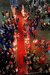 Hofburg 2025-01-17 006  Einzug in die Hofburg - 17. Januar 2025, ein kühler Abend vor dem IntercityHotel am Duisburger Hauptbahnhof. Wir begrüßten die anwesenden Gesellschaften vor der Tür mit anschließender Fahnenhissung. Danach gab es ein feucht fröhliches Miteinander im Restaurant und an der Bar. : DVPJ, Holger II, Phil II., Prinz Karneval, Prinz, Prinzessin Mia I., Hofmarschälle, Page, Pagen, Paginnen, HDK, Duisburg, Karneval, Helau, Tollität, Event, Session 2024, Session 2025, HDK Duisburg, Hauptausschuss, Hauptausschuss Karneval Duisburg, Duisburg ist echt