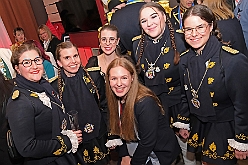 Hofburg 2025-01-17 025  Einzug in die Hofburg - 17. Januar 2025, ein kühler Abend vor dem IntercityHotel am Duisburger Hauptbahnhof. Wir begrüßten die anwesenden Gesellschaften vor der Tür mit anschließender Fahnenhissung. Danach gab es ein feucht fröhliches Miteinander im Restaurant und an der Bar. : DVPJ, Holger II, Phil II., Prinz Karneval, Prinz, Prinzessin Mia I., Hofmarschälle, Page, Pagen, Paginnen, HDK, Duisburg, Karneval, Helau, Tollität, Event, Session 2024, Session 2025, HDK Duisburg, Hauptausschuss, Hauptausschuss Karneval Duisburg, Duisburg ist echt