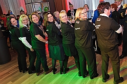 Hofburg 2025-01-17 028  Einzug in die Hofburg - 17. Januar 2025, ein kühler Abend vor dem IntercityHotel am Duisburger Hauptbahnhof. Wir begrüßten die anwesenden Gesellschaften vor der Tür mit anschließender Fahnenhissung. Danach gab es ein feucht fröhliches Miteinander im Restaurant und an der Bar. : DVPJ, Holger II, Phil II., Prinz Karneval, Prinz, Prinzessin Mia I., Hofmarschälle, Page, Pagen, Paginnen, HDK, Duisburg, Karneval, Helau, Tollität, Event, Session 2024, Session 2025, HDK Duisburg, Hauptausschuss, Hauptausschuss Karneval Duisburg, Duisburg ist echt