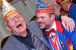 Hofburg 2025-01-17 039  Einzug in die Hofburg - 17. Januar 2025, ein kühler Abend vor dem IntercityHotel am Duisburger Hauptbahnhof. Wir begrüßten die anwesenden Gesellschaften vor der Tür mit anschließender Fahnenhissung. Danach gab es ein feucht fröhliches Miteinander im Restaurant und an der Bar. : DVPJ, Holger II, Phil II., Prinz Karneval, Prinz, Prinzessin Mia I., Hofmarschälle, Page, Pagen, Paginnen, HDK, Duisburg, Karneval, Helau, Tollität, Event, Session 2024, Session 2025, HDK Duisburg, Hauptausschuss, Hauptausschuss Karneval Duisburg, Duisburg ist echt