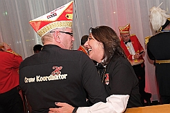 Hofburg 2025-01-17 045  Einzug in die Hofburg - 17. Januar 2025, ein kühler Abend vor dem IntercityHotel am Duisburger Hauptbahnhof. Wir begrüßten die anwesenden Gesellschaften vor der Tür mit anschließender Fahnenhissung. Danach gab es ein feucht fröhliches Miteinander im Restaurant und an der Bar. : DVPJ, Holger II, Phil II., Prinz Karneval, Prinz, Prinzessin Mia I., Hofmarschälle, Page, Pagen, Paginnen, HDK, Duisburg, Karneval, Helau, Tollität, Event, Session 2024, Session 2025, HDK Duisburg, Hauptausschuss, Hauptausschuss Karneval Duisburg, Duisburg ist echt