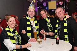 Hofburg 2025-01-17 053  Einzug in die Hofburg - 17. Januar 2025, ein kühler Abend vor dem IntercityHotel am Duisburger Hauptbahnhof. Wir begrüßten die anwesenden Gesellschaften vor der Tür mit anschließender Fahnenhissung. Danach gab es ein feucht fröhliches Miteinander im Restaurant und an der Bar. : DVPJ, Holger II, Phil II., Prinz Karneval, Prinz, Prinzessin Mia I., Hofmarschälle, Page, Pagen, Paginnen, HDK, Duisburg, Karneval, Helau, Tollität, Event, Session 2024, Session 2025, HDK Duisburg, Hauptausschuss, Hauptausschuss Karneval Duisburg, Duisburg ist echt
