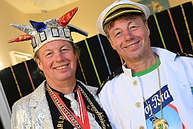 01 Herren KG Ruhrort 2025-01-19 04  Der 1. Tour-Tag der Prinzencrew 2025 - Nach einer kurzen Nacht hieß es Sonntag vormittag auf zur Herrenmatinee der 1. Ruhrorten KG Weiß-Grün im WYNDHAM Hotel Duisburg Hof. Danach hieß es drei mal Herrensitzung. In der „Alten Feuerwache“ bei der Ehrengarde Blau-Weiß, dann bei der KVO und zum Schluss bei der KG Bau-Silber in Rheinhausen. : DVPJ, Holger II, Phil II., Prinz Karneval, Prinz, Prinzessin Mia I., Hofmarschälle, Page, Pagen, Paginnen, HDK, Duisburg, Karneval, Helau, Tollität, Event, Session 2024, Session 2025, HDK Duisburg, Hauptausschuss, Hauptausschuss Karneval Duisburg, Duisburg ist echt