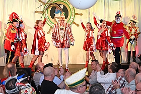 01 Herren KG Ruhrort 2025-01-19 12  Der 1. Tour-Tag der Prinzencrew 2025 - Nach einer kurzen Nacht hieß es Sonntag vormittag auf zur Herrenmatinee der 1. Ruhrorten KG Weiß-Grün im WYNDHAM Hotel Duisburg Hof. Danach hieß es drei mal Herrensitzung. In der „Alten Feuerwache“ bei der Ehrengarde Blau-Weiß, dann bei der KVO und zum Schluss bei der KG Bau-Silber in Rheinhausen. : DVPJ, Holger II, Phil II., Prinz Karneval, Prinz, Prinzessin Mia I., Hofmarschälle, Page, Pagen, Paginnen, HDK, Duisburg, Karneval, Helau, Tollität, Event, Session 2024, Session 2025, HDK Duisburg, Hauptausschuss, Hauptausschuss Karneval Duisburg, Duisburg ist echt