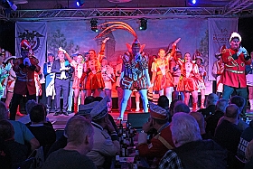 02 Herren Ehrengarde 2025-01-19 04  Der 1. Tour-Tag der Prinzencrew 2025 - Nach einer kurzen Nacht hieß es Sonntag vormittag auf zur Herrenmatinee der 1. Ruhrorten KG Weiß-Grün im WYNDHAM Hotel Duisburg Hof. Danach hieß es drei mal Herrensitzung. In der „Alten Feuerwache“ bei der Ehrengarde Blau-Weiß, dann bei der KVO und zum Schluss bei der KG Bau-Silber in Rheinhausen. : DVPJ, Holger II, Phil II., Prinz Karneval, Prinz, Prinzessin Mia I., Hofmarschälle, Page, Pagen, Paginnen, HDK, Duisburg, Karneval, Helau, Tollität, Event, Session 2024, Session 2025, HDK Duisburg, Hauptausschuss, Hauptausschuss Karneval Duisburg, Duisburg ist echt