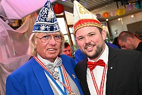 04 Herren KGBlauSilberRhh 2025-01-19 08  Der 1. Tour-Tag der Prinzencrew 2025 - Nach einer kurzen Nacht hieß es Sonntag vormittag auf zur Herrenmatinee der 1. Ruhrorten KG Weiß-Grün im WYNDHAM Hotel Duisburg Hof. Danach hieß es drei mal Herrensitzung. In der „Alten Feuerwache“ bei der Ehrengarde Blau-Weiß, dann bei der KVO und zum Schluss bei der KG Bau-Silber in Rheinhausen. : DVPJ, Holger II, Phil II., Prinz Karneval, Prinz, Prinzessin Mia I., Hofmarschälle, Page, Pagen, Paginnen, HDK, Duisburg, Karneval, Helau, Tollität, Event, Session 2024, Session 2025, HDK Duisburg, Hauptausschuss, Hauptausschuss Karneval Duisburg, Duisburg ist echt