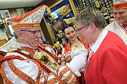KarMuseum 2025-01-21 21  Besuch im Museum - Orden, Orden und noch mehr Orden sind in den Vitrinen zu sehen. Es begegnen einem auch in Ornaten und Uniformen bekleidete Schaufensterfiguren. Im 1. Niederrheinische Karnevalsmuseum, existiert seit 1973, wird die Geschichte des niederrheinischen  Karnevals bis heute dargestellt. : DVPJ, Holger II, Phil II., Prinz Karneval, Prinz, Prinzessin Mia I., Hofmarschälle, Page, Pagen, Paginnen, HDK, Duisburg, Karneval, Helau, Tollität, Event, Session 2024, Session 2025, HDK Duisburg, Hauptausschuss, Hauptausschuss Karneval Duisburg, Duisburg ist echt