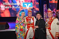 Volksbank 2025--01-23 006  Zusammen mit den Kölnern - Im Kultur- und Bürgerzentrum Duisburg-Süd „Steinhof“ Huckingen war zum 9. Mal die Volksbank Rhein-Ruhr Veranstalter einer Karnevalssitzung. Mit im Programm die Kinderprinzencrew und einige großartige Künstler des Kölner Karnevals, wie Kasalla, Räuber, dem Sitzungspräsidenten Volker Weininger, Martin Schopps. : DVPJ, Holger II, Phil II., Prinz Karneval, Prinz, Prinzessin Mia I., Hofmarschälle, Page, Pagen, Paginnen, HDK, Duisburg, Karneval, Helau, Tollität, Event, Session 2024, Session 2025, HDK Duisburg, Hauptausschuss, Hauptausschuss Karneval Duisburg, Duisburg ist echt