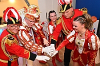 Volksbank 2025--01-23 068  Zusammen mit den Kölnern - Im Kultur- und Bürgerzentrum Duisburg-Süd „Steinhof“ Huckingen war zum 9. Mal die Volksbank Rhein-Ruhr Veranstalter einer Karnevalssitzung. Mit im Programm die Kinderprinzencrew und einige großartige Künstler des Kölner Karnevals, wie Kasalla, Räuber, dem Sitzungspräsidenten Volker Weininger, Martin Schopps. : DVPJ, Holger II, Phil II., Prinz Karneval, Prinz, Prinzessin Mia I., Hofmarschälle, Page, Pagen, Paginnen, HDK, Duisburg, Karneval, Helau, Tollität, Event, Session 2024, Session 2025, HDK Duisburg, Hauptausschuss, Hauptausschuss Karneval Duisburg, Duisburg ist echt