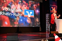 Volksbank 2025--01-23 070  Zusammen mit den Kölnern - Im Kultur- und Bürgerzentrum Duisburg-Süd „Steinhof“ Huckingen war zum 9. Mal die Volksbank Rhein-Ruhr Veranstalter einer Karnevalssitzung. Mit im Programm die Kinderprinzencrew und einige großartige Künstler des Kölner Karnevals, wie Kasalla, Räuber, dem Sitzungspräsidenten Volker Weininger, Martin Schopps. : DVPJ, Holger II, Phil II., Prinz Karneval, Prinz, Prinzessin Mia I., Hofmarschälle, Page, Pagen, Paginnen, HDK, Duisburg, Karneval, Helau, Tollität, Event, Session 2024, Session 2025, HDK Duisburg, Hauptausschuss, Hauptausschuss Karneval Duisburg, Duisburg ist echt