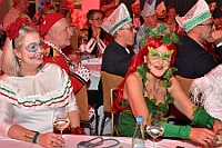 Volksbank 2025--01-23 076  Zusammen mit den Kölnern - Im Kultur- und Bürgerzentrum Duisburg-Süd „Steinhof“ Huckingen war zum 9. Mal die Volksbank Rhein-Ruhr Veranstalter einer Karnevalssitzung. Mit im Programm die Kinderprinzencrew und einige großartige Künstler des Kölner Karnevals, wie Kasalla, Räuber, dem Sitzungspräsidenten Volker Weininger, Martin Schopps. : DVPJ, Holger II, Phil II., Prinz Karneval, Prinz, Prinzessin Mia I., Hofmarschälle, Page, Pagen, Paginnen, HDK, Duisburg, Karneval, Helau, Tollität, Event, Session 2024, Session 2025, HDK Duisburg, Hauptausschuss, Hauptausschuss Karneval Duisburg, Duisburg ist echt