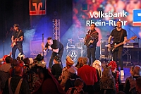 Volksbank 2025--01-23 104  Zusammen mit den Kölnern - Im Kultur- und Bürgerzentrum Duisburg-Süd „Steinhof“ Huckingen war zum 9. Mal die Volksbank Rhein-Ruhr Veranstalter einer Karnevalssitzung. Mit im Programm die Kinderprinzencrew und einige großartige Künstler des Kölner Karnevals, wie Kasalla, Räuber, dem Sitzungspräsidenten Volker Weininger, Martin Schopps. : DVPJ, Holger II, Phil II., Prinz Karneval, Prinz, Prinzessin Mia I., Hofmarschälle, Page, Pagen, Paginnen, HDK, Duisburg, Karneval, Helau, Tollität, Event, Session 2024, Session 2025, HDK Duisburg, Hauptausschuss, Hauptausschuss Karneval Duisburg, Duisburg ist echt