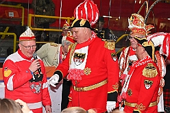 Karneval ONI CE 2025-01-24 20  Prinzenwiegen auf dem Eis - Eislaufen bei karnevalistischem Tönen. In der PreZero Rheinlandhalle hieß zum dritten mal „Karneval ON ICE“. Auf dem roten Teppich das Prinzenwiegen, der kleinen wie großen Tollitäten. Dazu präsentierten die Crews ihr Showprogramm.  Eishockey wurde auch gespielt, Team Karneval gegen Team Rathaus, mit dem Sieg in diesmal für das Team Rathaus. : DVPJ, Holger II, Phil II., Prinz Karneval, Prinz, Prinzessin Mia I., Hofmarschälle, Page, Pagen, Paginnen, HDK, Duisburg, Karneval, Helau, Tollität, Event, Session 2024, Session 2025, HDK Duisburg, Hauptausschuss, Hauptausschuss Karneval Duisburg, Duisburg ist echt