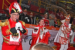 Karneval ONI CE 2025-01-24 31  Prinzenwiegen auf dem Eis - Eislaufen bei karnevalistischem Tönen. In der PreZero Rheinlandhalle hieß zum dritten mal „Karneval ON ICE“. Auf dem roten Teppich das Prinzenwiegen, der kleinen wie großen Tollitäten. Dazu präsentierten die Crews ihr Showprogramm.  Eishockey wurde auch gespielt, Team Karneval gegen Team Rathaus, mit dem Sieg in diesmal für das Team Rathaus. : DVPJ, Holger II, Phil II., Prinz Karneval, Prinz, Prinzessin Mia I., Hofmarschälle, Page, Pagen, Paginnen, HDK, Duisburg, Karneval, Helau, Tollität, Event, Session 2024, Session 2025, HDK Duisburg, Hauptausschuss, Hauptausschuss Karneval Duisburg, Duisburg ist echt