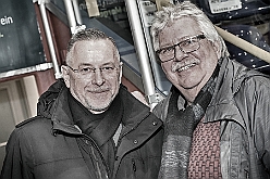 Karneval ONI CE 2025-01-24 38  Prinzenwiegen auf dem Eis - Eislaufen bei karnevalistischem Tönen. In der PreZero Rheinlandhalle hieß zum dritten mal „Karneval ON ICE“. Auf dem roten Teppich das Prinzenwiegen, der kleinen wie großen Tollitäten. Dazu präsentierten die Crews ihr Showprogramm.  Eishockey wurde auch gespielt, Team Karneval gegen Team Rathaus, mit dem Sieg in diesmal für das Team Rathaus. : DVPJ, Holger II, Phil II., Prinz Karneval, Prinz, Prinzessin Mia I., Hofmarschälle, Page, Pagen, Paginnen, HDK, Duisburg, Karneval, Helau, Tollität, Event, Session 2024, Session 2025, HDK Duisburg, Hauptausschuss, Hauptausschuss Karneval Duisburg, Duisburg ist echt