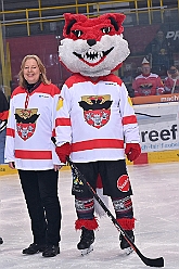 Karneval ONI CE 2025-01-24 39  Prinzenwiegen auf dem Eis - Eislaufen bei karnevalistischem Tönen. In der PreZero Rheinlandhalle hieß zum dritten mal „Karneval ON ICE“. Auf dem roten Teppich das Prinzenwiegen, der kleinen wie großen Tollitäten. Dazu präsentierten die Crews ihr Showprogramm.  Eishockey wurde auch gespielt, Team Karneval gegen Team Rathaus, mit dem Sieg in diesmal für das Team Rathaus. : DVPJ, Holger II, Phil II., Prinz Karneval, Prinz, Prinzessin Mia I., Hofmarschälle, Page, Pagen, Paginnen, HDK, Duisburg, Karneval, Helau, Tollität, Event, Session 2024, Session 2025, HDK Duisburg, Hauptausschuss, Hauptausschuss Karneval Duisburg, Duisburg ist echt