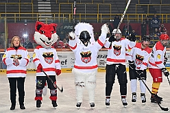 Karneval ONI CE 2025-01-24 45  Prinzenwiegen auf dem Eis - Eislaufen bei karnevalistischem Tönen. In der PreZero Rheinlandhalle hieß zum dritten mal „Karneval ON ICE“. Auf dem roten Teppich das Prinzenwiegen, der kleinen wie großen Tollitäten. Dazu präsentierten die Crews ihr Showprogramm.  Eishockey wurde auch gespielt, Team Karneval gegen Team Rathaus, mit dem Sieg in diesmal für das Team Rathaus. : DVPJ, Holger II, Phil II., Prinz Karneval, Prinz, Prinzessin Mia I., Hofmarschälle, Page, Pagen, Paginnen, HDK, Duisburg, Karneval, Helau, Tollität, Event, Session 2024, Session 2025, HDK Duisburg, Hauptausschuss, Hauptausschuss Karneval Duisburg, Duisburg ist echt
