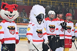 Karneval ONI CE 2025-01-24 46  Prinzenwiegen auf dem Eis - Eislaufen bei karnevalistischem Tönen. In der PreZero Rheinlandhalle hieß zum dritten mal „Karneval ON ICE“. Auf dem roten Teppich das Prinzenwiegen, der kleinen wie großen Tollitäten. Dazu präsentierten die Crews ihr Showprogramm.  Eishockey wurde auch gespielt, Team Karneval gegen Team Rathaus, mit dem Sieg in diesmal für das Team Rathaus. : DVPJ, Holger II, Phil II., Prinz Karneval, Prinz, Prinzessin Mia I., Hofmarschälle, Page, Pagen, Paginnen, HDK, Duisburg, Karneval, Helau, Tollität, Event, Session 2024, Session 2025, HDK Duisburg, Hauptausschuss, Hauptausschuss Karneval Duisburg, Duisburg ist echt