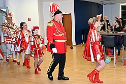 01 DuisburgKontor 2025-01-29 02  Duisburg Kontor und Seniorenkarneval - Traditioneller Prinzenempfang bei Duisburg Kontor im CityPalais. Uwe Kluge, Geschäftsführer von Duisburg Kontor, begrüßte zusammen mit einigen seiner Mitarbeiter  Stadtprinz Holger II. und die Kinderprinzencrew in der VIP-Lounge des CityPalais. Danach ging es zum Seniorenkarneval der Evangelischen Dienste Duisburg „Beecker Hausgemeinschaften / Haus an der Flottenstraße“. : DVPJ, Holger II, Phil II., Prinz Karneval, Prinz, Prinzessin Mia I., Hofmarschälle, Page, Pagen, Paginnen, HDK, Duisburg, Karneval, Helau, Tollität, Event, Session 2024, Session 2025, HDK Duisburg, Hauptausschuss, Hauptausschuss Karneval Duisburg, Duisburg ist echt