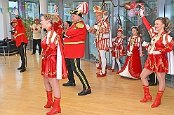 01 DuisburgKontor 2025-01-29 10  Duisburg Kontor und Seniorenkarneval - Traditioneller Prinzenempfang bei Duisburg Kontor im CityPalais. Uwe Kluge, Geschäftsführer von Duisburg Kontor, begrüßte zusammen mit einigen seiner Mitarbeiter  Stadtprinz Holger II. und die Kinderprinzencrew in der VIP-Lounge des CityPalais. Danach ging es zum Seniorenkarneval der Evangelischen Dienste Duisburg „Beecker Hausgemeinschaften / Haus an der Flottenstraße“. : DVPJ, Holger II, Phil II., Prinz Karneval, Prinz, Prinzessin Mia I., Hofmarschälle, Page, Pagen, Paginnen, HDK, Duisburg, Karneval, Helau, Tollität, Event, Session 2024, Session 2025, HDK Duisburg, Hauptausschuss, Hauptausschuss Karneval Duisburg, Duisburg ist echt