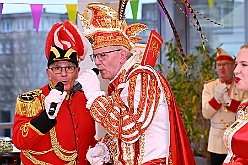 01 DuisburgKontor 2025-01-29 11  Duisburg Kontor und Seniorenkarneval - Traditioneller Prinzenempfang bei Duisburg Kontor im CityPalais. Uwe Kluge, Geschäftsführer von Duisburg Kontor, begrüßte zusammen mit einigen seiner Mitarbeiter  Stadtprinz Holger II. und die Kinderprinzencrew in der VIP-Lounge des CityPalais. Danach ging es zum Seniorenkarneval der Evangelischen Dienste Duisburg „Beecker Hausgemeinschaften / Haus an der Flottenstraße“. : DVPJ, Holger II, Phil II., Prinz Karneval, Prinz, Prinzessin Mia I., Hofmarschälle, Page, Pagen, Paginnen, HDK, Duisburg, Karneval, Helau, Tollität, Event, Session 2024, Session 2025, HDK Duisburg, Hauptausschuss, Hauptausschuss Karneval Duisburg, Duisburg ist echt