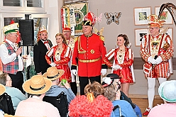 02 SeniorenkarBeeck 2025-01-29 02  Duisburg Kontor und Seniorenkarneval - Traditioneller Prinzenempfang bei Duisburg Kontor im CityPalais. Uwe Kluge, Geschäftsführer von Duisburg Kontor, begrüßte zusammen mit einigen seiner Mitarbeiter  Stadtprinz Holger II. und die Kinderprinzencrew in der VIP-Lounge des CityPalais. Danach ging es zum Seniorenkarneval der Evangelischen Dienste Duisburg „Beecker Hausgemeinschaften / Haus an der Flottenstraße“. : DVPJ, Holger II, Phil II., Prinz Karneval, Prinz, Prinzessin Mia I., Hofmarschälle, Page, Pagen, Paginnen, HDK, Duisburg, Karneval, Helau, Tollität, Event, Session 2024, Session 2025, HDK Duisburg, Hauptausschuss, Hauptausschuss Karneval Duisburg, Duisburg ist echt