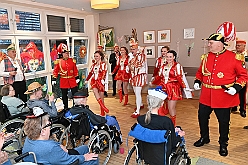 02 SeniorenkarBeeck 2025-01-29 10  Duisburg Kontor und Seniorenkarneval - Traditioneller Prinzenempfang bei Duisburg Kontor im CityPalais. Uwe Kluge, Geschäftsführer von Duisburg Kontor, begrüßte zusammen mit einigen seiner Mitarbeiter  Stadtprinz Holger II. und die Kinderprinzencrew in der VIP-Lounge des CityPalais. Danach ging es zum Seniorenkarneval der Evangelischen Dienste Duisburg „Beecker Hausgemeinschaften / Haus an der Flottenstraße“. : DVPJ, Holger II, Phil II., Prinz Karneval, Prinz, Prinzessin Mia I., Hofmarschälle, Page, Pagen, Paginnen, HDK, Duisburg, Karneval, Helau, Tollität, Event, Session 2024, Session 2025, HDK Duisburg, Hauptausschuss, Hauptausschuss Karneval Duisburg, Duisburg ist echt