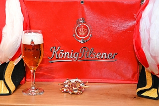 KoenigBrauerei 2025-01-30 03  Der Prinz ist ein „König“ - Mit der Prinzengarde „ON TOUR“. Am 30. Januar  waren wir mit der Prinzengarde und einigen „Blauen Jungs“ in Beeck unterwegs. Nicht Stadtteilbesichtigung, sondern Rundgang durch die „königliche“ Braustätte. : DVPJ, Holger II, Phil II., Prinz Karneval, Prinz, Prinzessin Mia I., Hofmarschälle, Page, Pagen, Paginnen, HDK, Duisburg, Karneval, Helau, Tollität, Event, Session 2024, Session 2025, HDK Duisburg, Hauptausschuss, Hauptausschuss Karneval Duisburg, Duisburg ist echt