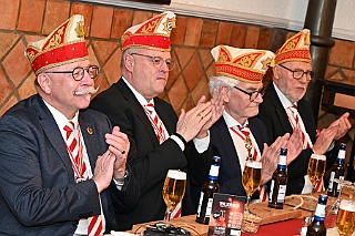 KoenigBrauerei 2025-01-30 05  Der Prinz ist ein „König“ - Mit der Prinzengarde „ON TOUR“. Am 30. Januar  waren wir mit der Prinzengarde und einigen „Blauen Jungs“ in Beeck unterwegs. Nicht Stadtteilbesichtigung, sondern Rundgang durch die „königliche“ Braustätte. : DVPJ, Holger II, Phil II., Prinz Karneval, Prinz, Prinzessin Mia I., Hofmarschälle, Page, Pagen, Paginnen, HDK, Duisburg, Karneval, Helau, Tollität, Event, Session 2024, Session 2025, HDK Duisburg, Hauptausschuss, Hauptausschuss Karneval Duisburg, Duisburg ist echt