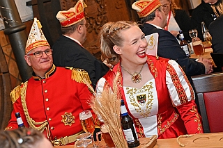 KoenigBrauerei 2025-01-30 09  Der Prinz ist ein „König“ - Mit der Prinzengarde „ON TOUR“. Am 30. Januar  waren wir mit der Prinzengarde und einigen „Blauen Jungs“ in Beeck unterwegs. Nicht Stadtteilbesichtigung, sondern Rundgang durch die „königliche“ Braustätte. : DVPJ, Holger II, Phil II., Prinz Karneval, Prinz, Prinzessin Mia I., Hofmarschälle, Page, Pagen, Paginnen, HDK, Duisburg, Karneval, Helau, Tollität, Event, Session 2024, Session 2025, HDK Duisburg, Hauptausschuss, Hauptausschuss Karneval Duisburg, Duisburg ist echt