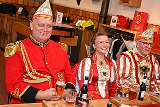 KoenigBrauerei 2025-01-30 12  Der Prinz ist ein „König“ - Mit der Prinzengarde „ON TOUR“. Am 30. Januar  waren wir mit der Prinzengarde und einigen „Blauen Jungs“ in Beeck unterwegs. Nicht Stadtteilbesichtigung, sondern Rundgang durch die „königliche“ Braustätte. : DVPJ, Holger II, Phil II., Prinz Karneval, Prinz, Prinzessin Mia I., Hofmarschälle, Page, Pagen, Paginnen, HDK, Duisburg, Karneval, Helau, Tollität, Event, Session 2024, Session 2025, HDK Duisburg, Hauptausschuss, Hauptausschuss Karneval Duisburg, Duisburg ist echt